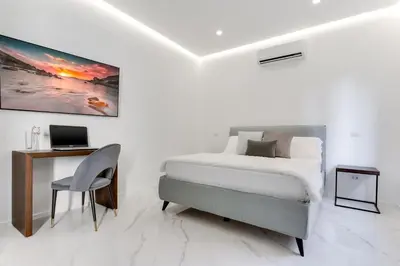 Letto o letti in una camera di The Crown Black and White rooms