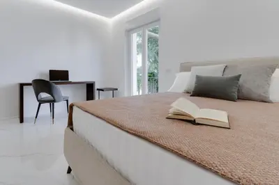 Letto o letti in una camera di The Crown Black and White rooms