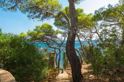 Paesaggio naturale nelle vicinanze della villa
