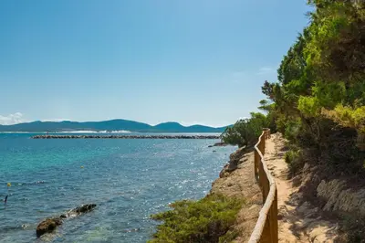 Paesaggio naturale nelle vicinanze della villa