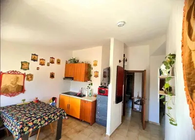 Cucina o angolo cottura di Stylish home with views 4 min walk to the beach!!