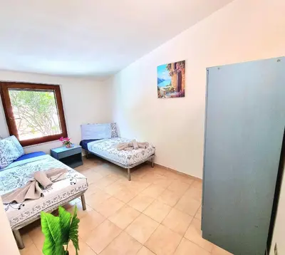 Area soggiorno di Stylish home with views 4 min walk to the beach!!