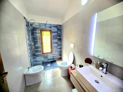 Bagno di Stylish home with views 4 min walk to the beach!!