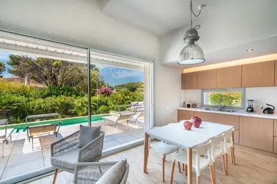 Cucina o angolo cottura di Villa Kòsmos - Piscina e Giardino - Villasimius