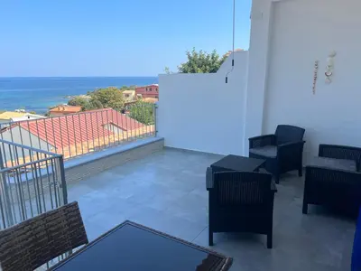 Vista generica sul mare o vista sul mare dall'interno della casa vacanze