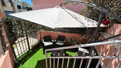 Patio o area all'aperto di Bougainvillea Home - Ospedale Policlinico Monserrato