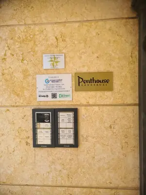 Certificato, attestato, insegna o altro documento esposto da Penthouse genneruxi