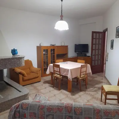 TV o dispositivi per l'intrattenimento presso Appartamento luminoso e spazioso al primo piano