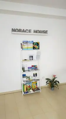 Certificato, attestato, insegna o altro documento esposto da Norace House