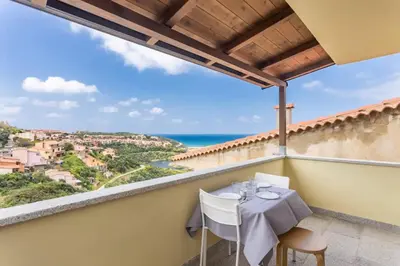 Vista generica sul mare o vista sul mare dall'interno dell'appartamento