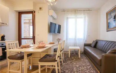TV o dispositivi per l'intrattenimento presso Gorgeous Apartment In Quartu Sant'elena