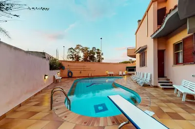 Piscina di Villa con piscina e giardino a due passi dal mare. o nelle vicinanze