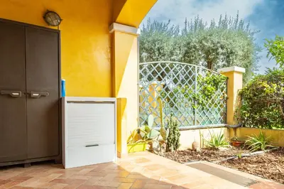 Giardino di Casa il grande Carrubo