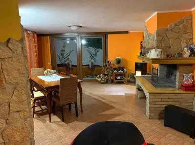 Cucina o angolo cottura di Apartment in Villa, Beach 3 minutes walk, spiaggia 3 minuti a piedi