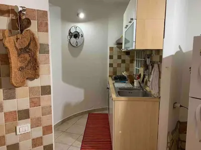 Cucina o angolo cottura di Apartment in Villa, Beach 3 minutes walk, spiaggia 3 minuti a piedi