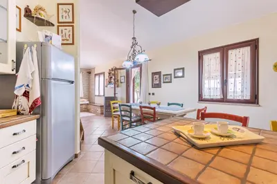 Cucina o angolo cottura di Villa Favola indipendente con piscina