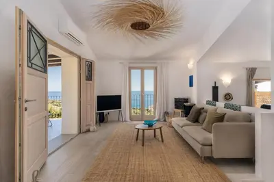 TV o dispositivi per l'intrattenimento presso Casa Lalita con piscina Sardegna