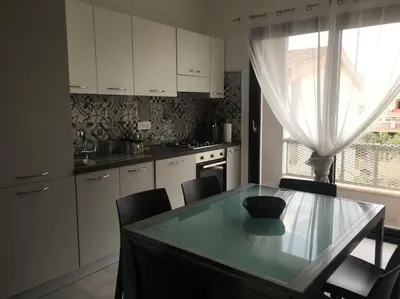Cucina o angolo cottura di SUPER APPARTAMENTO TERRAZZA PANORAMICA 3 CAMERE