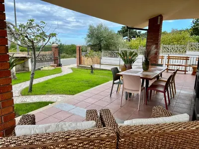 Giardino di Villa Settimia a 50 mt dalla spiaggia!