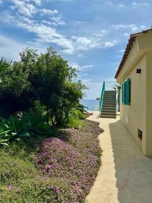 Paesaggio naturale nelle vicinanze della villa