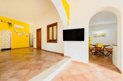 TV o dispositivi per l'intrattenimento presso Casa Ludovica a 100 passi dal mare