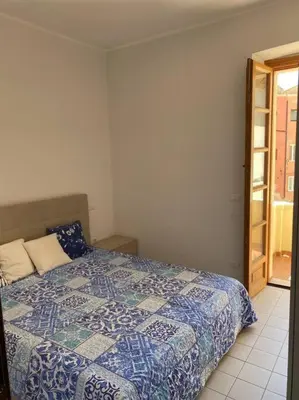 Letto o letti in una camera di Casa Leonardo, a panoramic view of Cagliari with free car parking