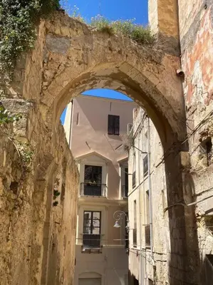 Planimetria di Casa Leonardo, a panoramic view of Cagliari with free car parking