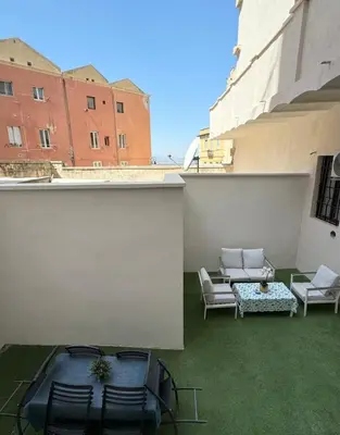 Area soggiorno di Casa Leonardo, a panoramic view of Cagliari with free car parking