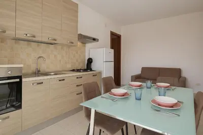 Cucina o angolo cottura di Casa Katia Vacanze Oristano, a pochi minuti dalle spiagge più belle della Sardegna e pochi minuti da Oristano, casa dotata di tutti i comfort