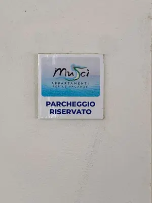 Certificato, attestato, insegna o altro documento esposto da appartamento in centro storico con parcheggio coperto, Musci'