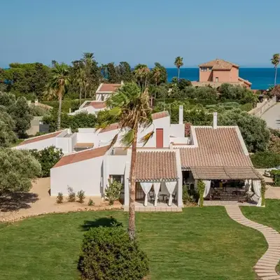 Villa Angelica with private access to beach