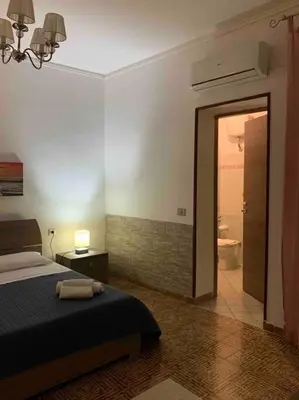 Letto o letti in una camera di Apt con portico privato vicino Cagliari Airport