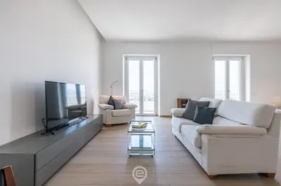 Area soggiorno di Enchanting Panoramic Retreat