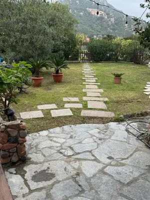 Vista generica sulle montagne o vista sulle montagne dall'interno dell'appartamento