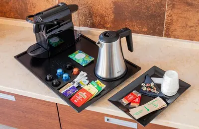 Set per la preparazione di tè e caffè presso Palazzo Ferrucci Luxury Suites