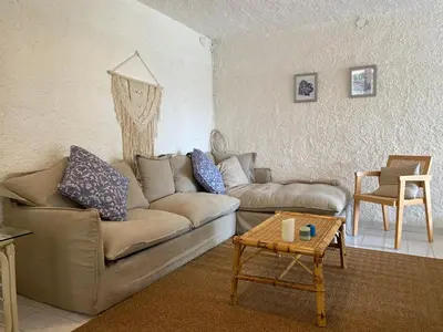 Area soggiorno di Seaview Villa, 4 bedrooms, 5 min walk to beach