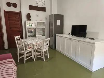 Cucina o angolo cottura di Roro's house - Villa with terrace 100m from the beach - Pinus Village