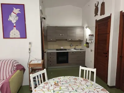 Cucina o angolo cottura di Roro's house - Villa with terrace 100m from the beach - Pinus Village