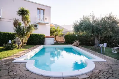 Piscina di L'OLEANDRO Room's - Suite & Spa da Giuseppe o nelle vicinanze